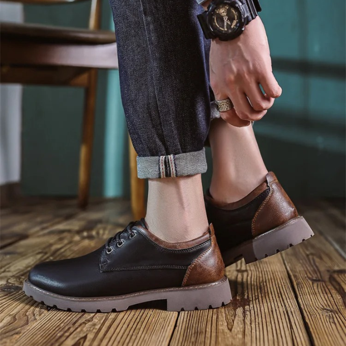 Timeless Cedar Ridge Oxfords, black. Men's classic footwear, perfect for both dressy and casual outfits.