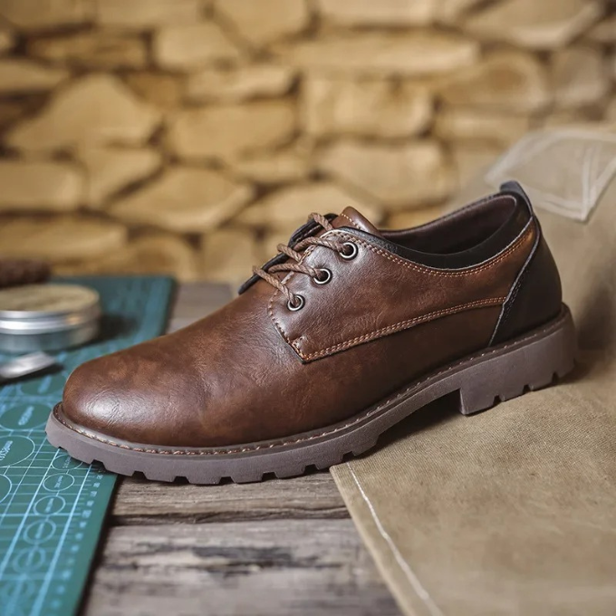 Dark brown Men's Classic Cedar Ridge Oxfords. Versatile dress or casual footwear for everyday wear.