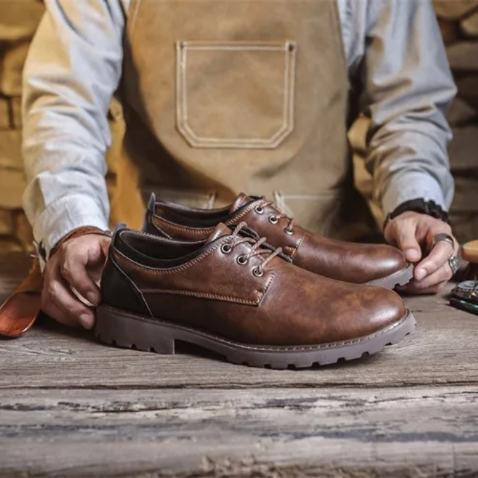 Classic style Men's Cedar Ridge Oxfords. Elegant men's dress shoes, ideal for timeless formal wear.