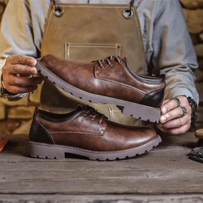 Timeless Cedar Ridge Oxfords, black. Men's classic dress shoes combining elegance with everyday comfort.