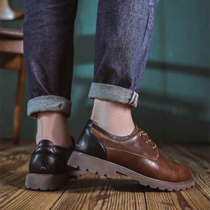 Stylish dark brown Cedar Ridge Oxfords. Comfortable men's footwear, perfect for smart casual outfits.