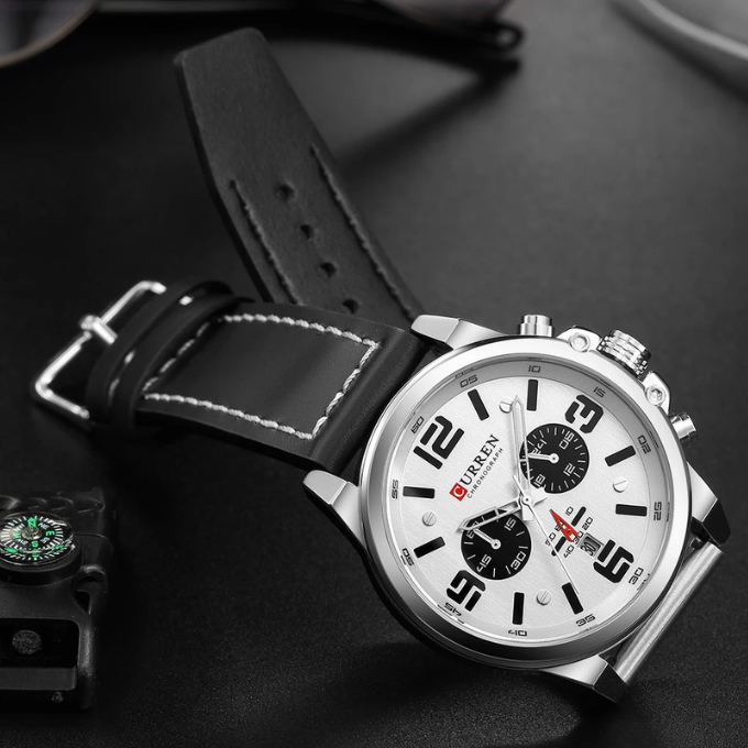 Classic Men's Hudson Chronograph: precision timepiece featuring a genuine leather strap and robust design.