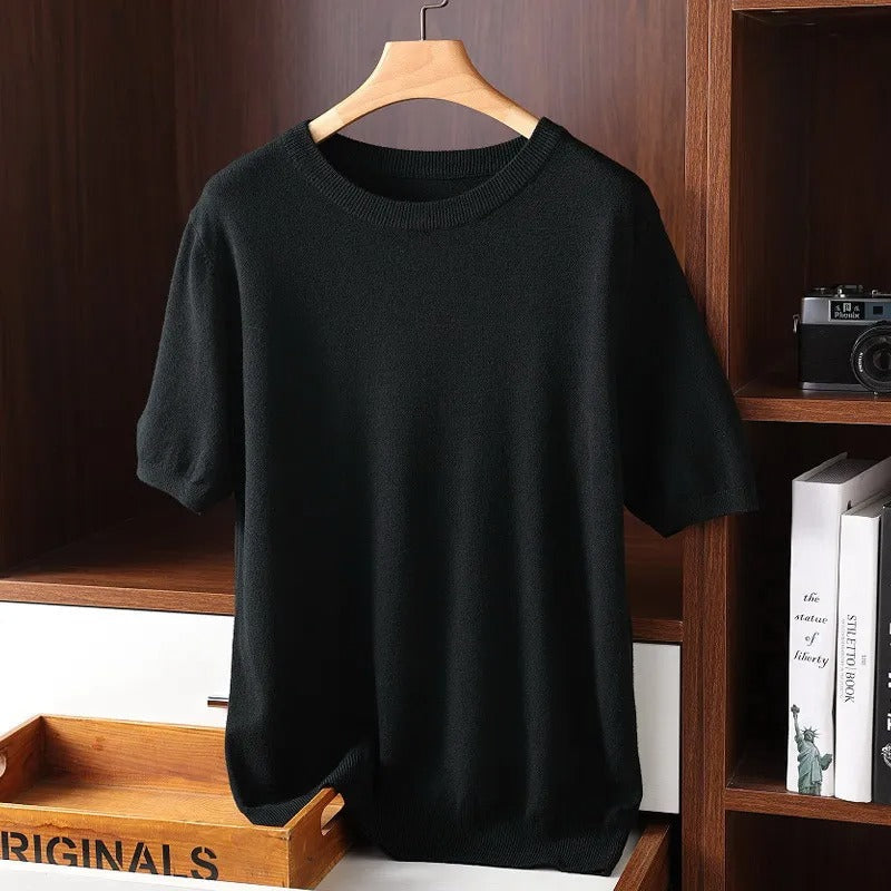 Comfortable men's solid color crewneck short sleeve shirt, premium fabric for everyday wear and lasting comfort.