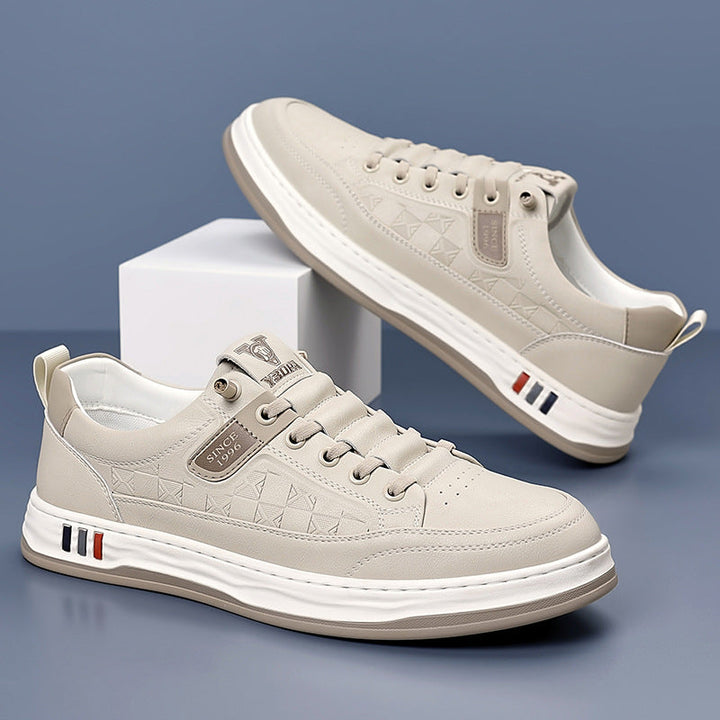Stylish men's white sneakers, perfect for everyday wear and walking comfort.