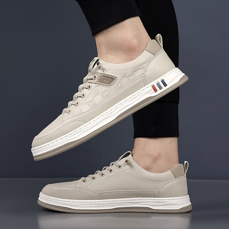 Fashionable white men's sneakers, versatile for everyday and casual outfits.
