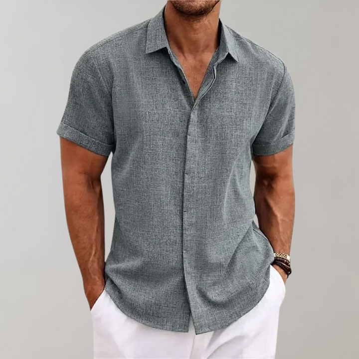 Comfortable men's solid color polo shirt. A classic, versatile short-sleeve top for everyday and summer fashion.