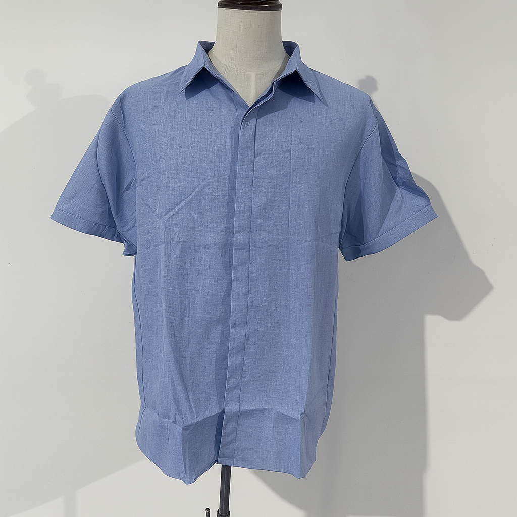 Casual men's short-sleeve collared shirt, classic fit. A versatile button-up top for summer and everyday wear.