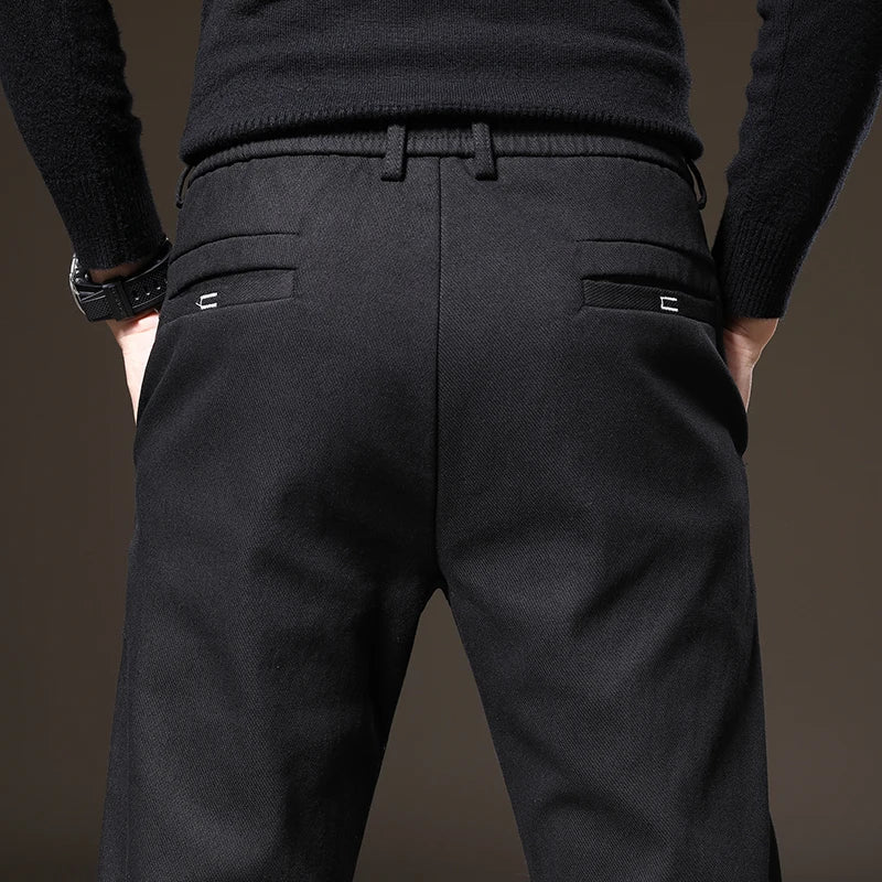 Classic fit men's trousers, stretch fabric for flexibility, suitable for both formal and casual settings.