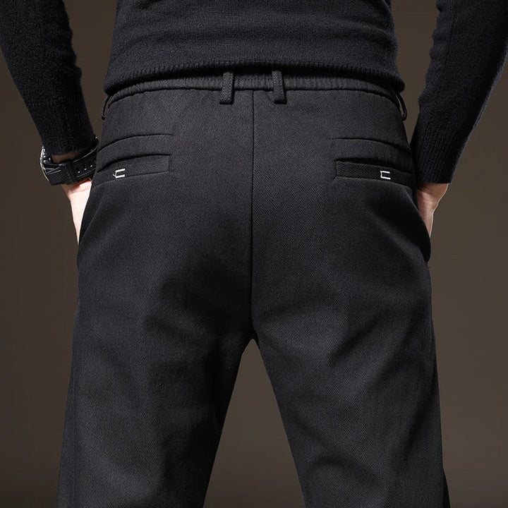 Classic fit men's trousers, stretch fabric for flexibility, suitable for both formal and casual settings.