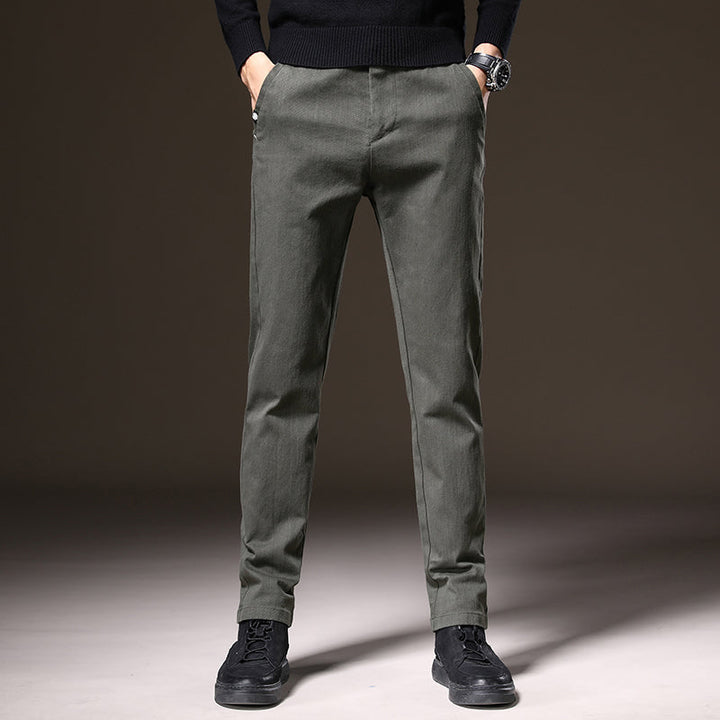 Everyday men's classic fit dress pants, stretch fabric ensures comfort and versatility in style.