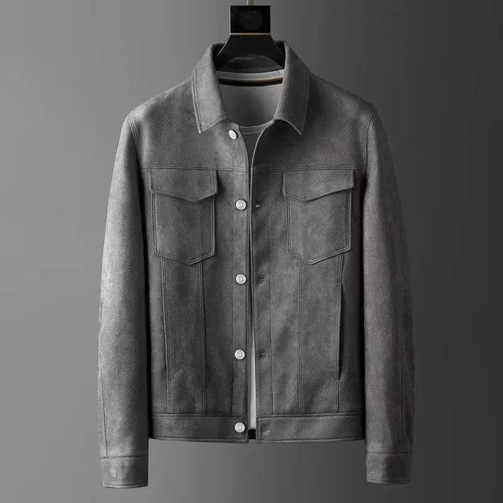 Classic men's apparel: the slim fit Harrington jacket, a breathable and timeless everyday jacket.