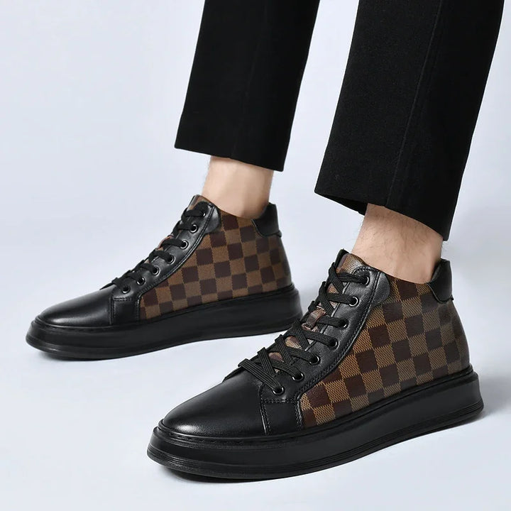 Casual men's high-top checkered shoes for urban fashion; comfortable and durable footwear.