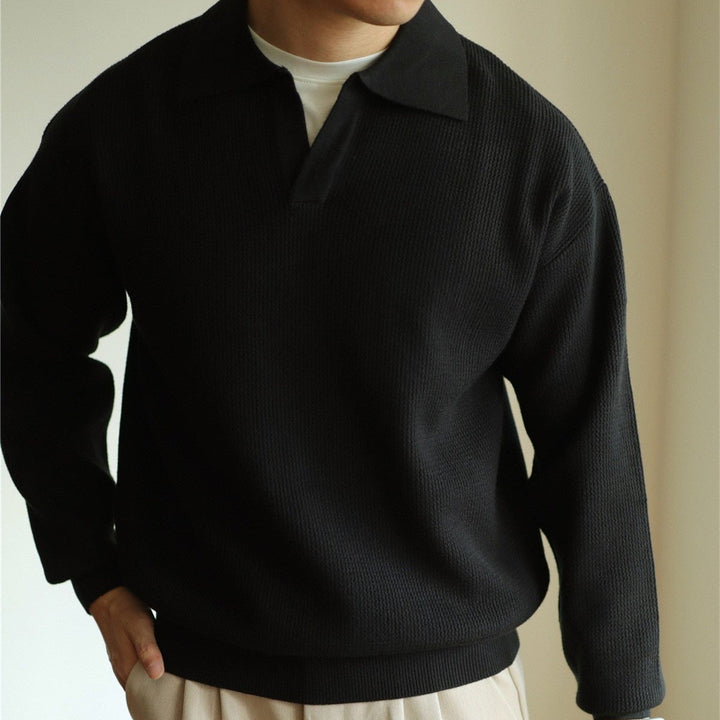 Breathable knit men's polo shirt, ensuring comfort and classic style for daily wear. A versatile top.