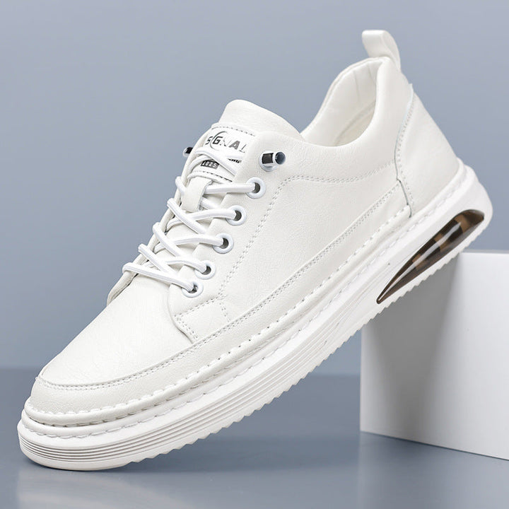Essential men's low-top sneakers, a classic casual footwear choice for any wardrobe.