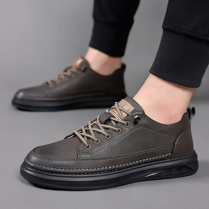 Men's fashion low-top sneakers, a classic choice for stylish and casual everyday footwear.