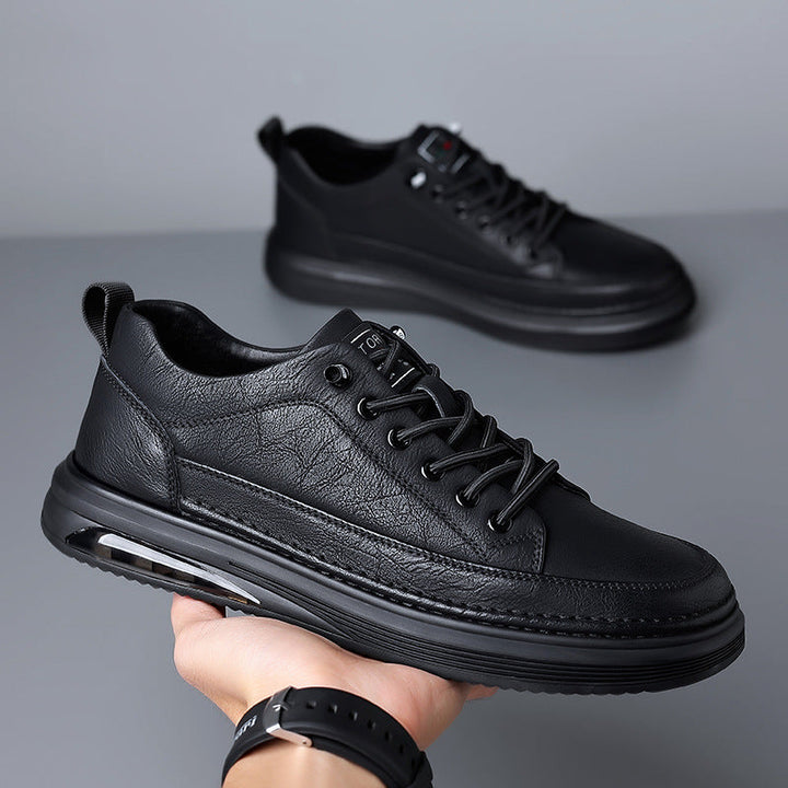 Men's stylish low-top sneakers in a classic casual design, perfect for modern fashion.