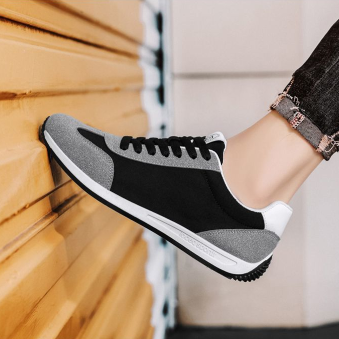Detail of logo on men's classic athletic sneakers, showcasing brand, style, and retro design.