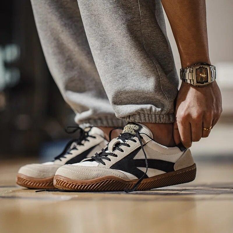 Comfortable men's beige retro sneakers with vintage design, ideal for daily wear & active lifestyles.