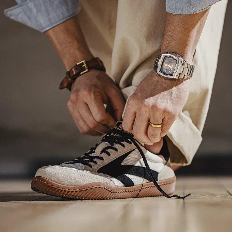 Durable men's retro sneakers with a timeless classic design, perfect for comfortable everyday wear.
