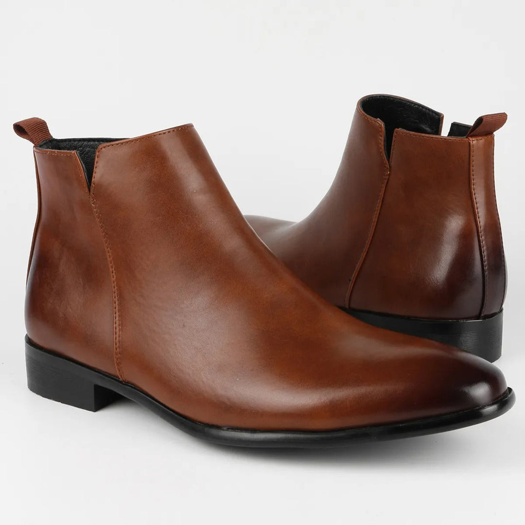 Men's retro ankle boots featuring a practical side zip for easy wear. Comfortable and durable classic footwear.