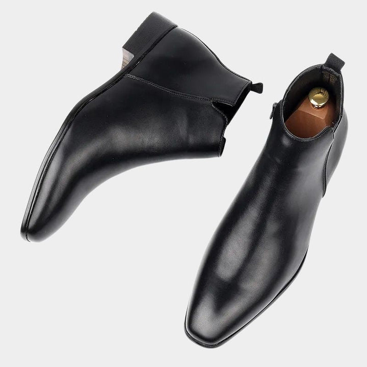Stylish men's retro ankle boots, perfect for casual or formal wear. Classic leather footwear.