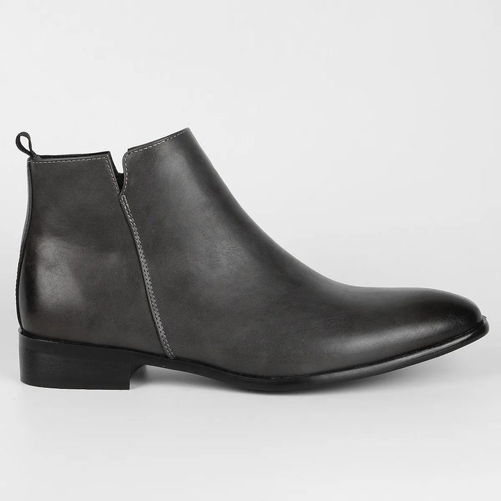 Durable men's classic retro ankle boots. Comfortable everyday walking boots for men's fashion.