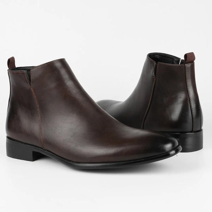 Versatile men's retro ankle boots. Easily transition from casual to formal outfits. Classic, stylish leather.