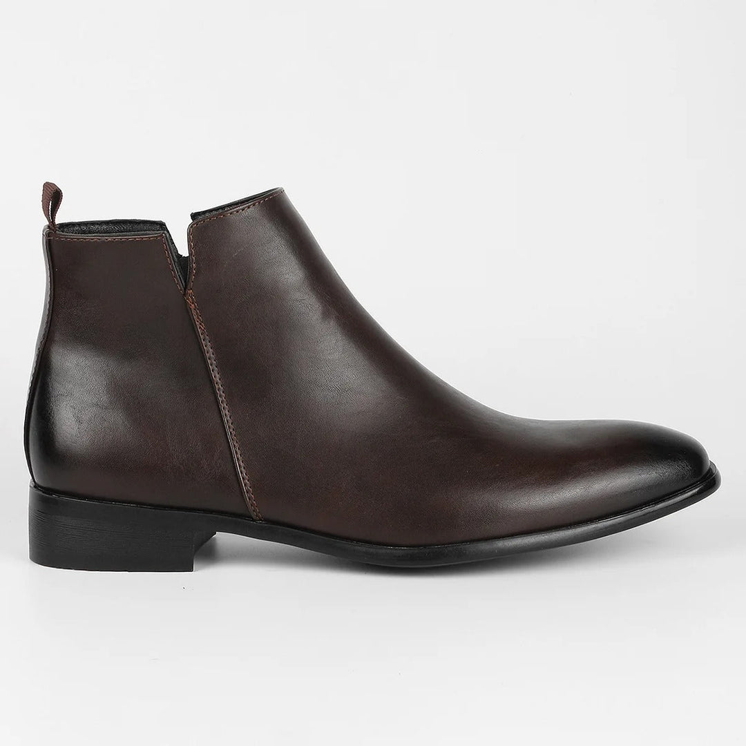 Stylish men's retro ankle boots, a classic footwear choice for modern men's fashion. Comfortable and durable.