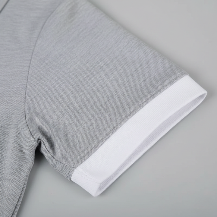 Stylish men's short sleeve polo, ideal for everyday comfort and a smart casual look.