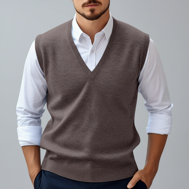 Casual men's knitted cotton V-neck gilet in grey, a timeless addition to any wardrobe