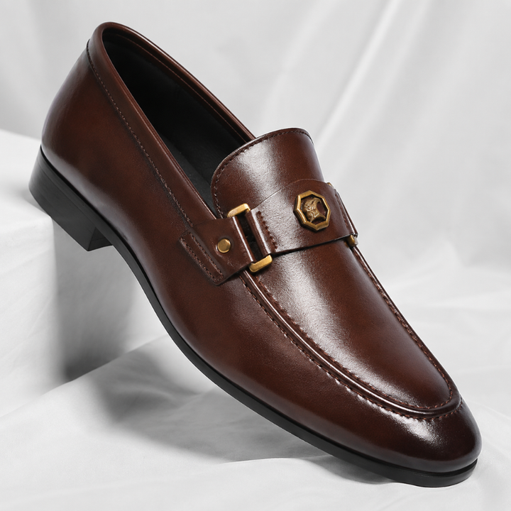 Elegant brown men's loafers with polished metal detail, perfect as comfortable dress or everyday casual shoes.