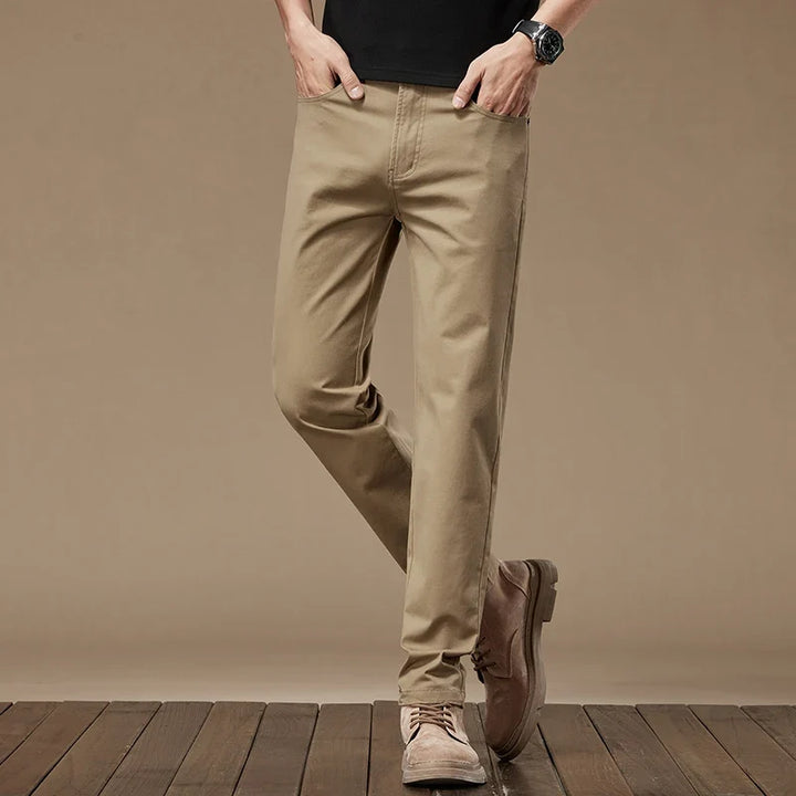 Versatile men's straight-leg tailored pants, perfect for smart casual outfits & modern men's fashion.