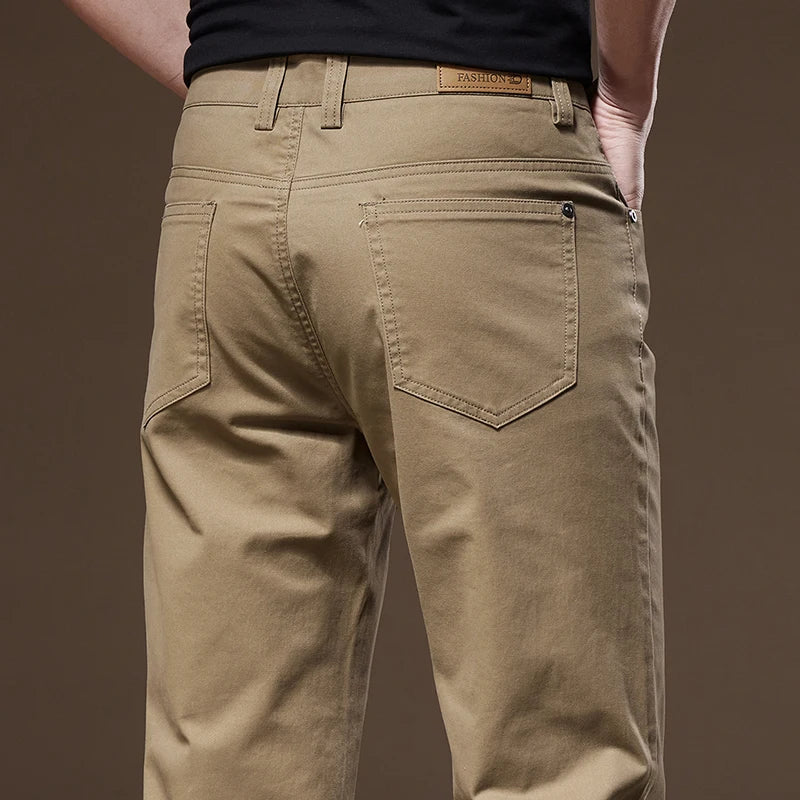 Comfortable men's straight-leg tailored pants, perfect for smart casual looks and daily wear.