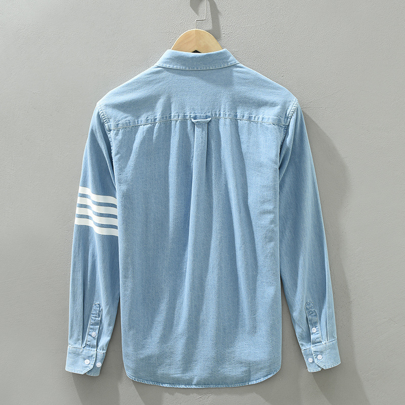Casual men's striped button-up shirt, featuring a comfortable retro style for daily outfits.