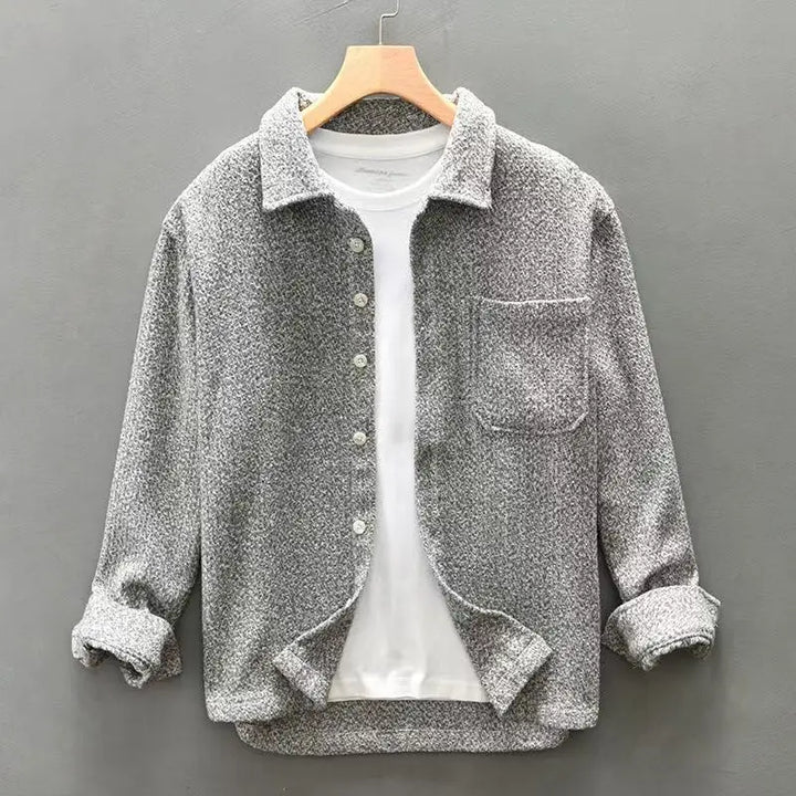 Men's classic textured button-down shirt in a relaxed fit, perfect for casual or smart-casual wear. Long sleeve.