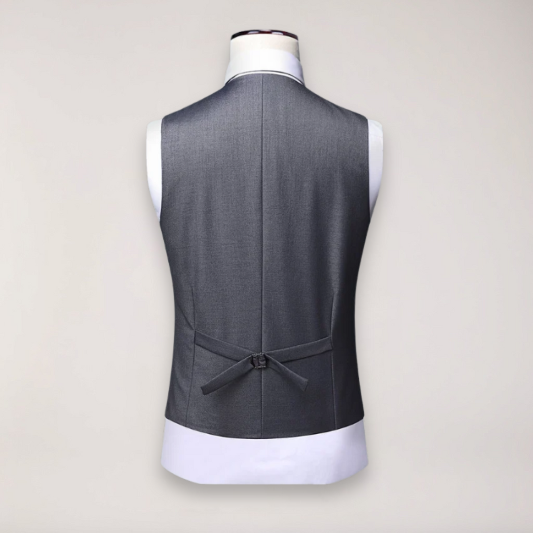 Versatile men's three-piece formal suit, suitable for weddings, business meetings, and special events.