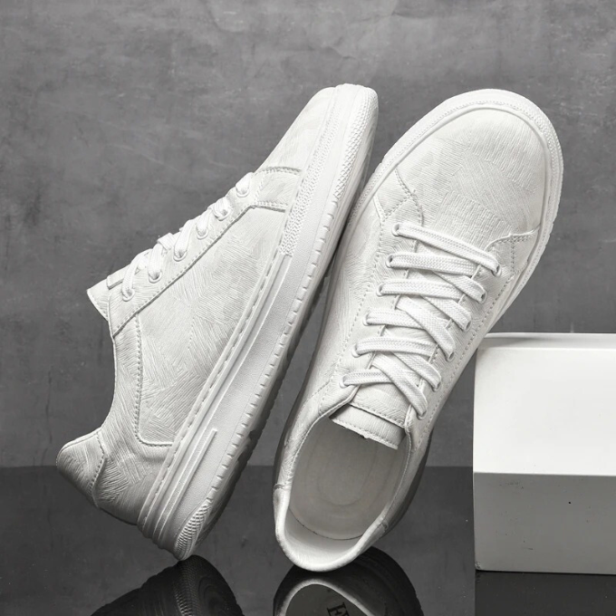 Men's durable leather sneakers, combining classic style with everyday comfort and quality.