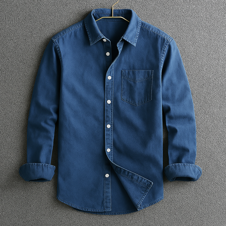 Sharp men's casual Oxford shirt in light blue. Versatile long sleeve button-down, ideal for smart everyday menswear.