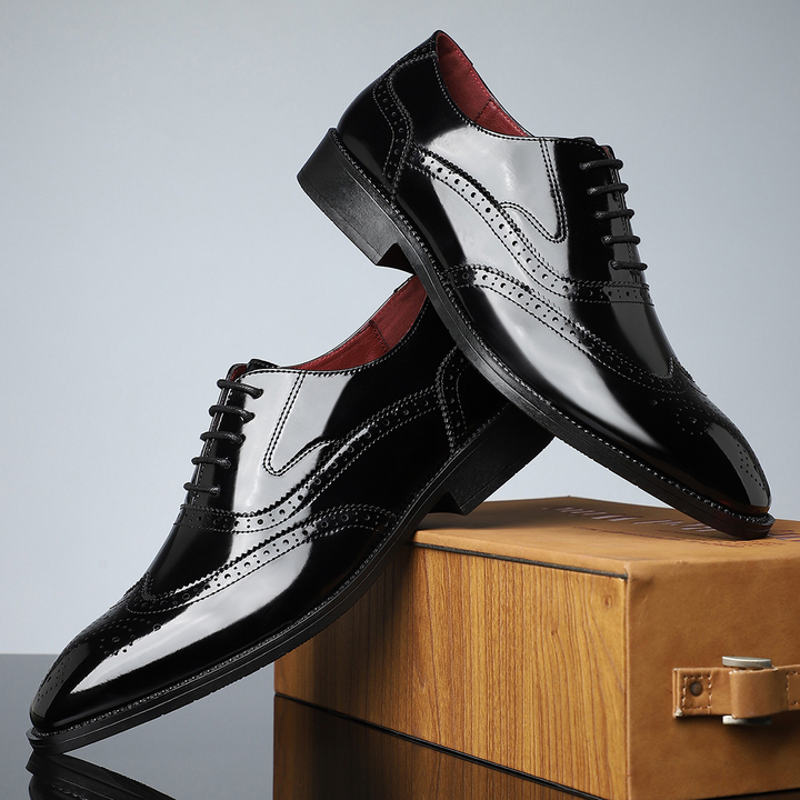 Versatile men's wingtip brogue dress shoes, suitable for any special occasion.