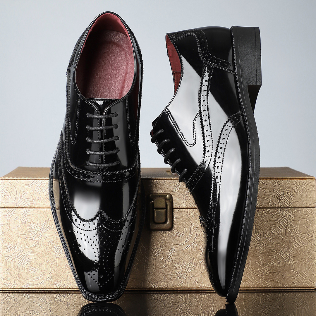 Refined men's wingtip brogues, designed for a sharp and sophisticated look.