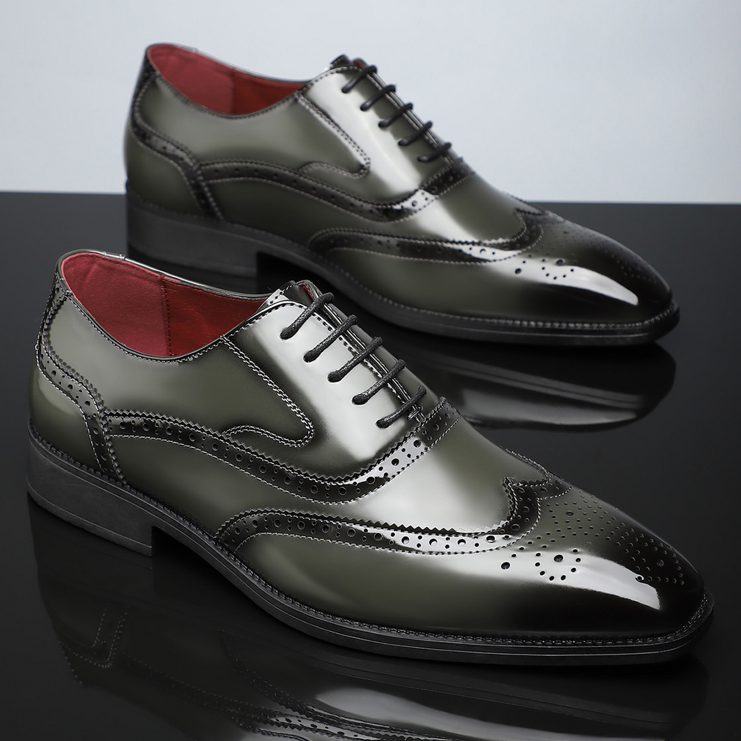 Men's dress shoes: sophisticated wingtip brogues for an elegant and confident stride.
