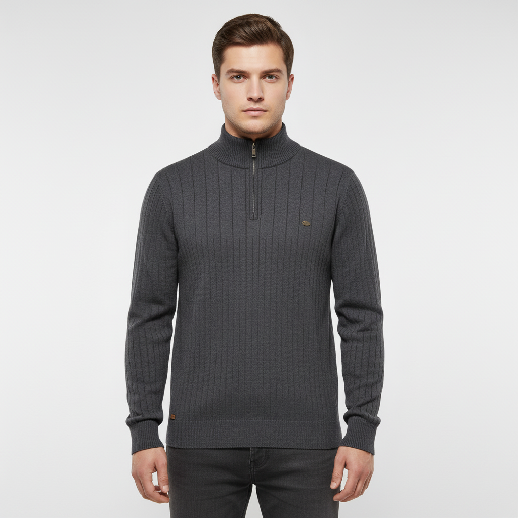 Casual men's long sleeve sweater with a versatile zip collar, suitable for everyday style.