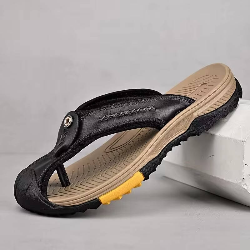 Casual men's closed toe sandals, water resistant & non-slip, versatile summer footwear for daily comfort & beach.