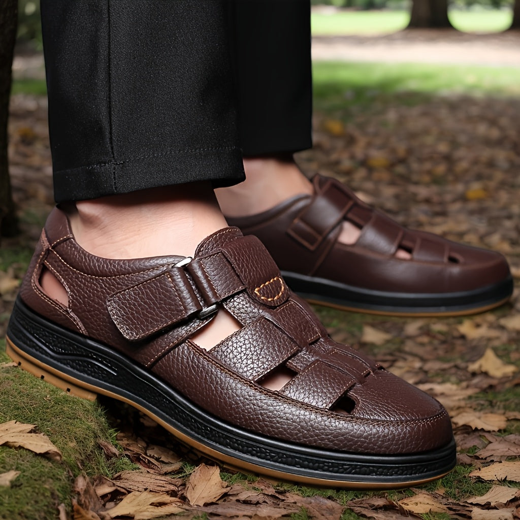 Adjustable men's closed-toe sandals for summer, offering comfort & support for walking and outdoor activities.