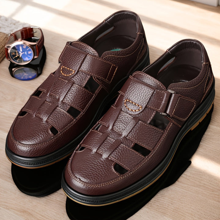 Rugged men's closed-toe summer sandals with durable sole & adjustable fit, ideal for walking & outdoor comfort.