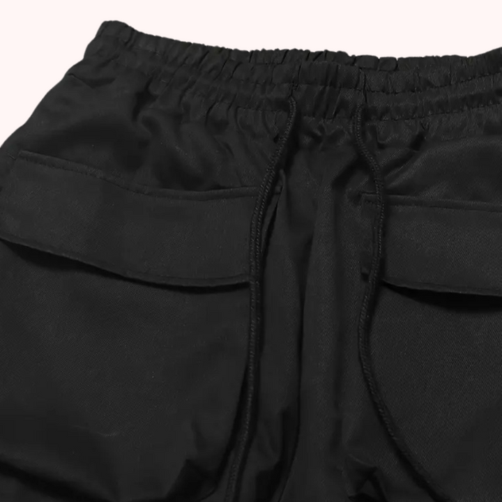 Durable men's cargo trousers, comfort fit, ideal for casual and outdoor activities, available in green.