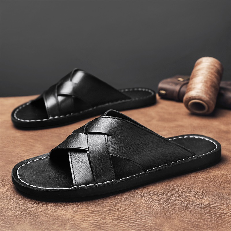 Versatile men's slide sandals, perfect for casual summer outings with a stylish and cushioned feel.