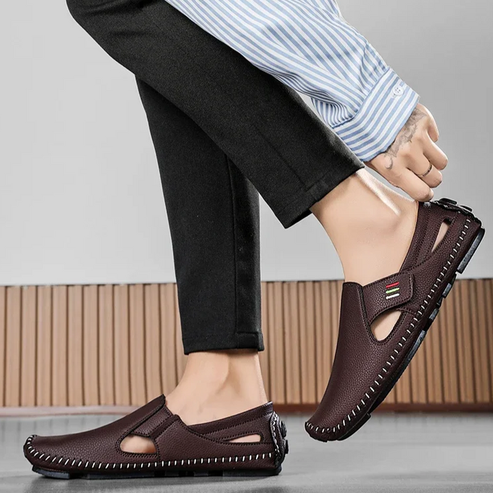 Outdoor men's adjustable sandals, comfortable and supportive for summer walking & casual style.