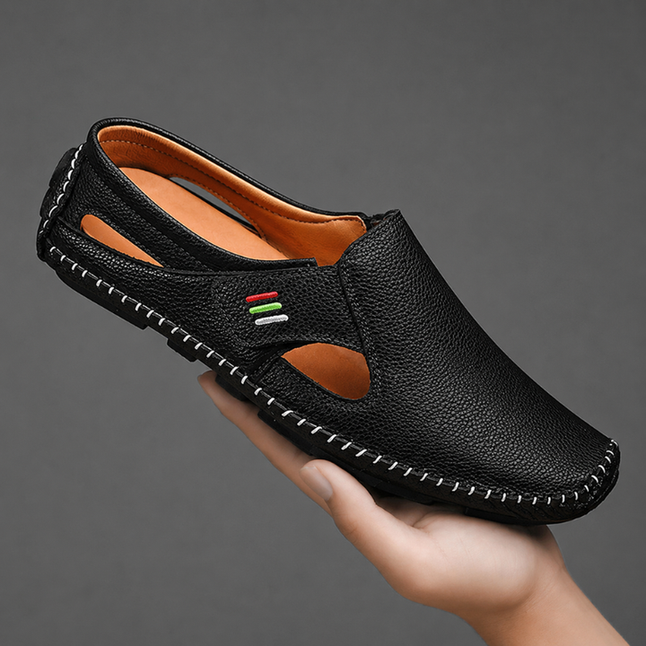 Versatile men's everyday sandals, adjustable for comfort in casual settings & summer days.