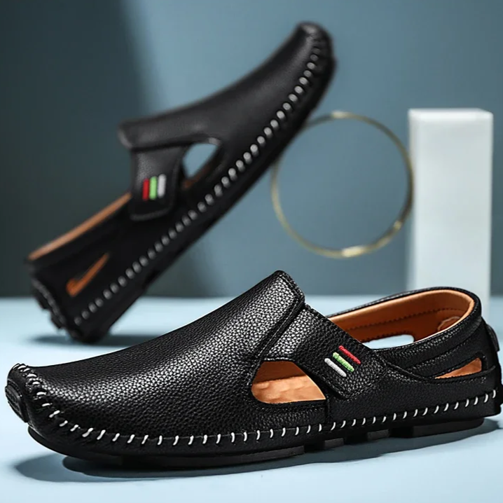 Relaxed fit men's open-toe sandals, adjustable & comfortable for everyday summer days.